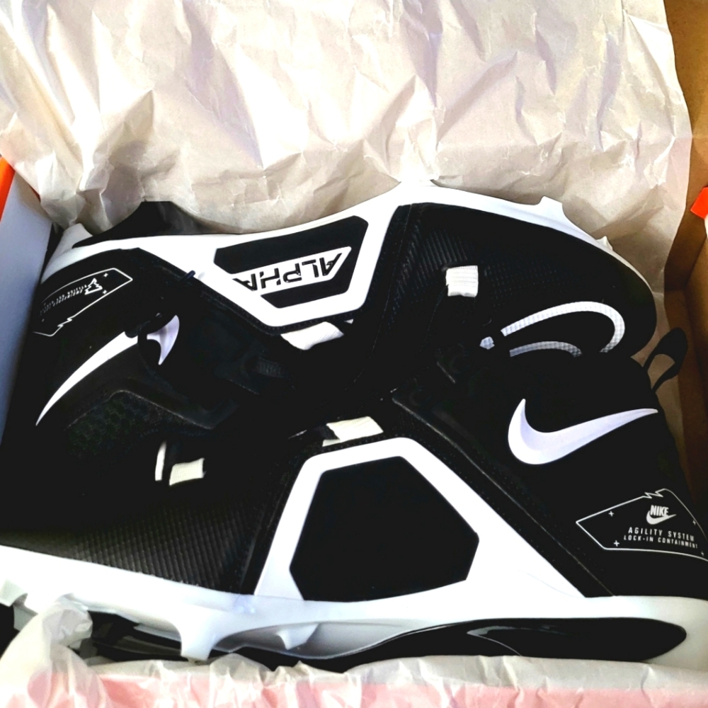 Nike Cleats Men's 11